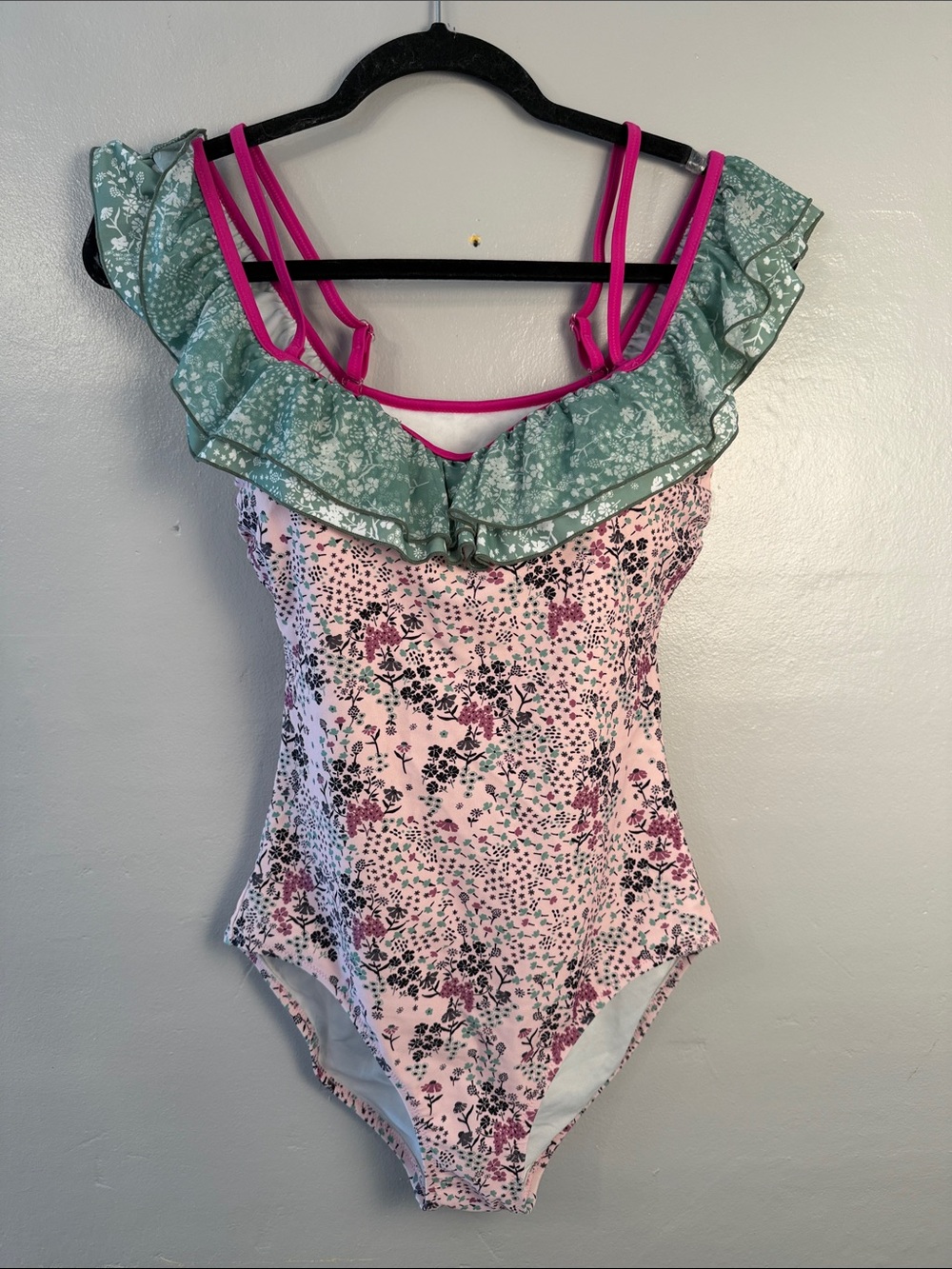 Azura Australia Sunseeker Ruffled neck One Piece Swimsuit size 8